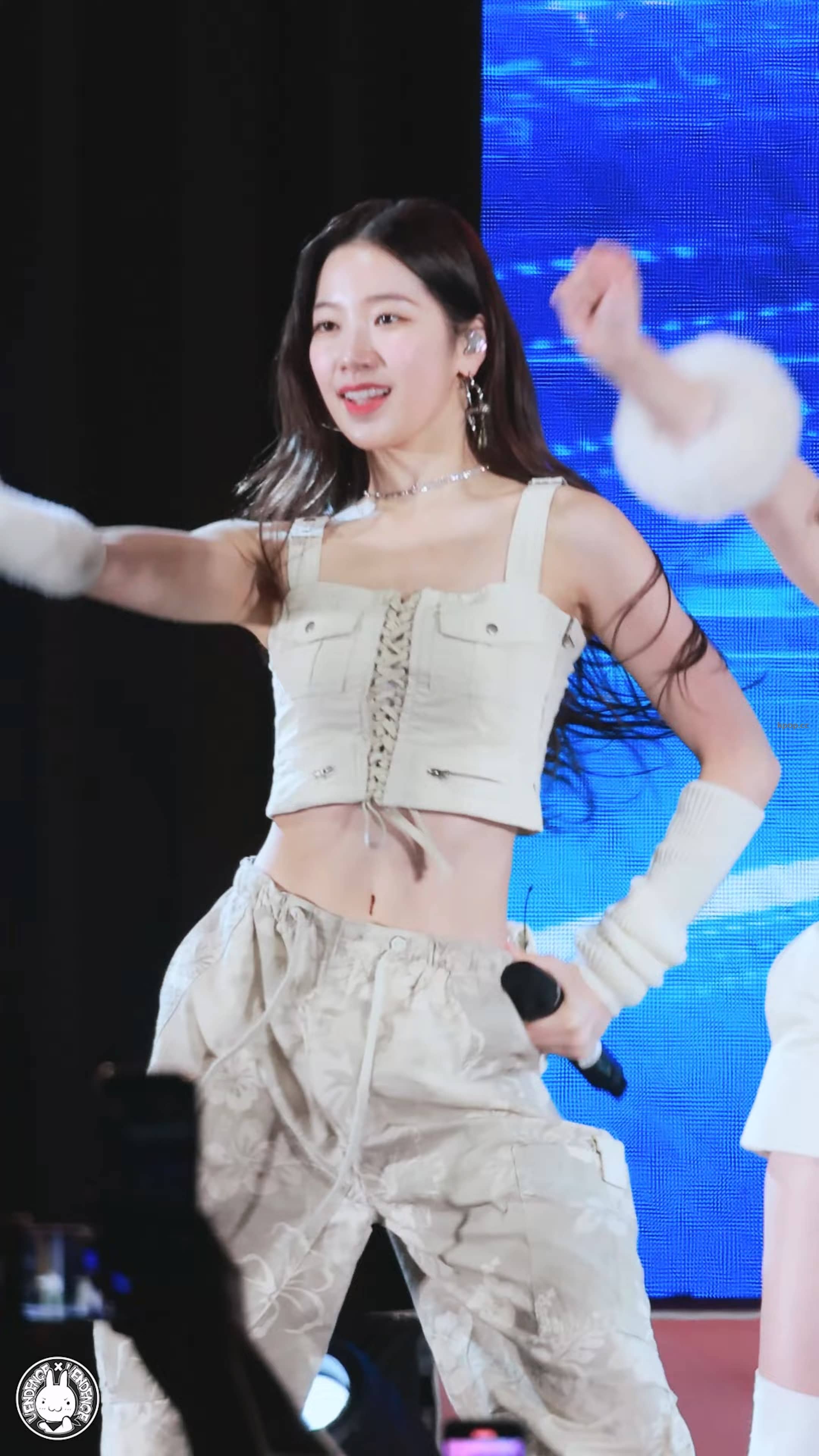 221111 LE SSERAFIM 饭拍秀97部fancam合集[53.6G]插图