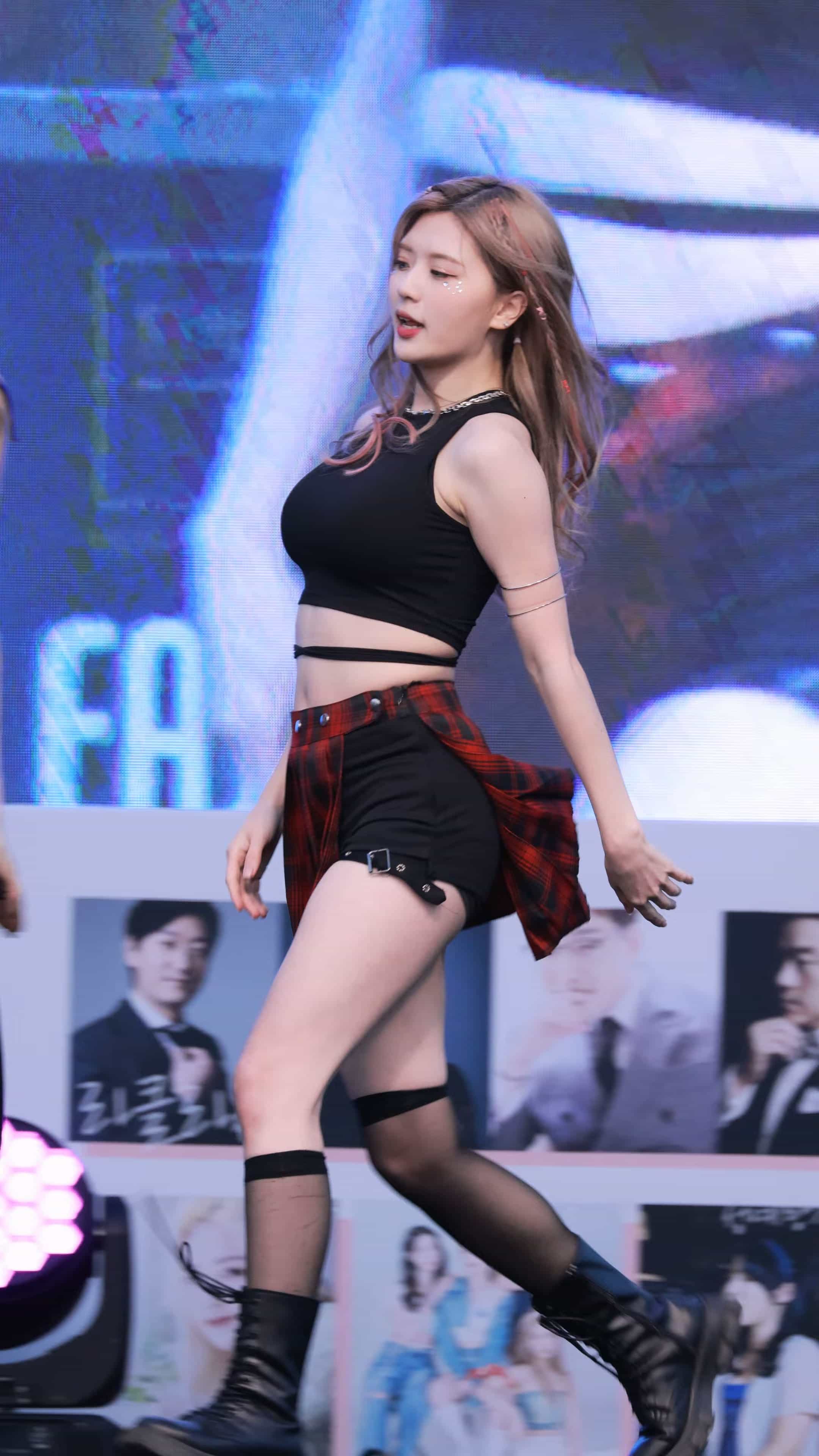 230422 Gliese 饭拍秀3部fancam合集[837M]插图1