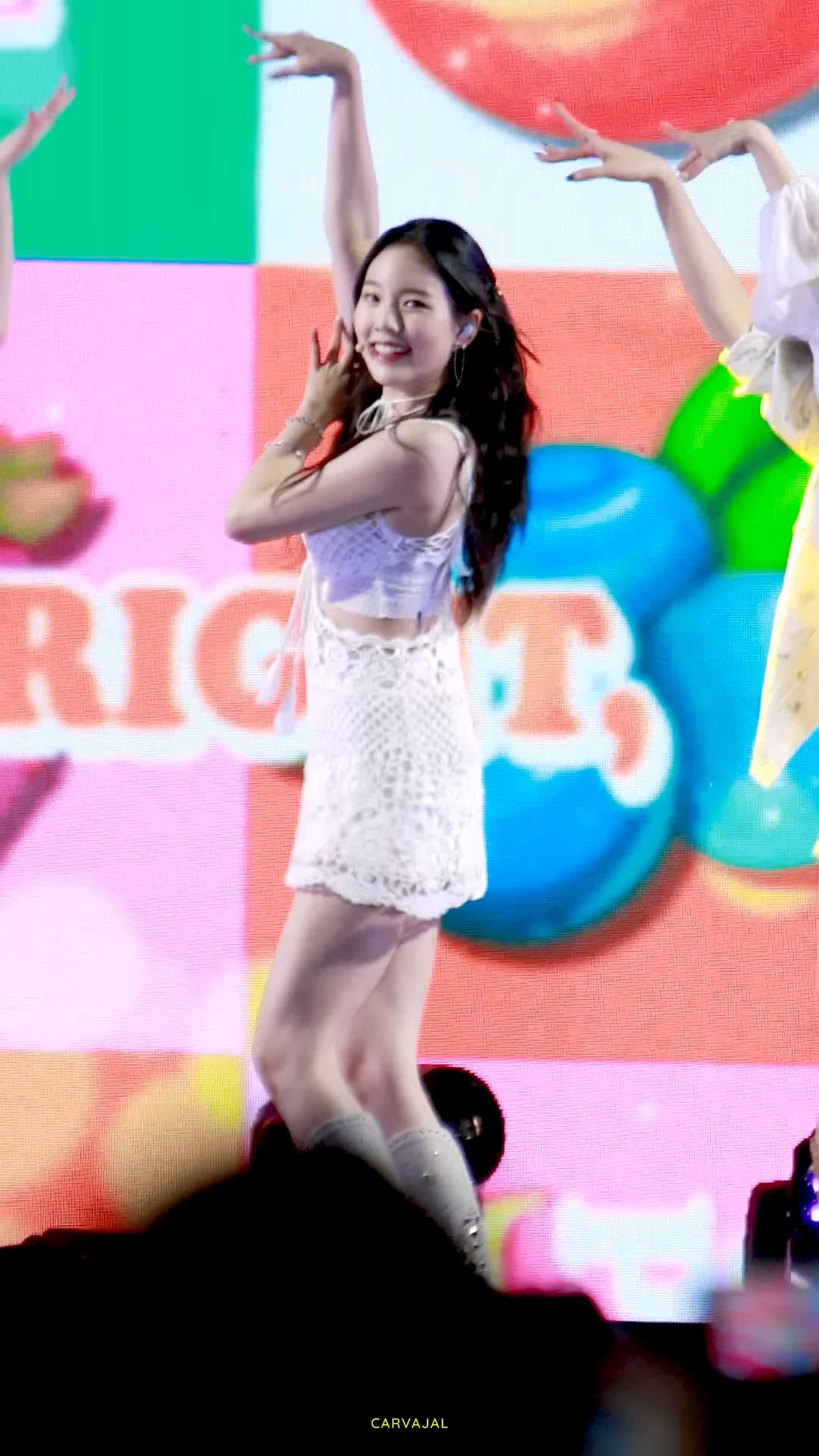 230506 Weeekly 饭拍秀24部fancam合集[12.59G]插图